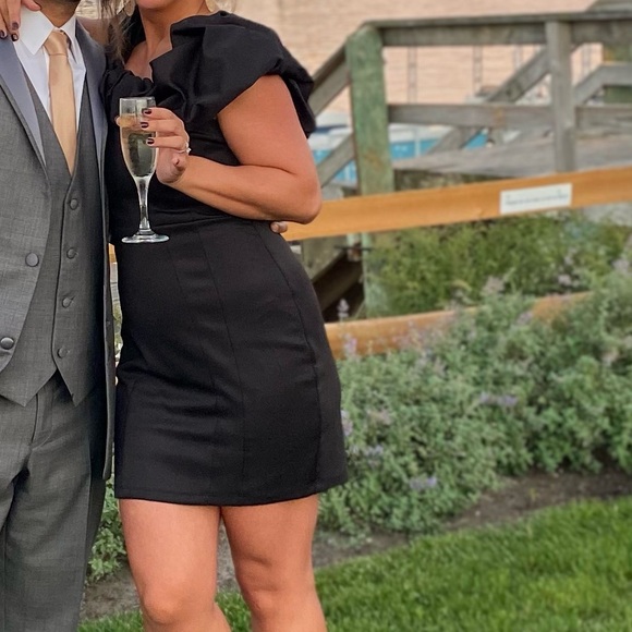 Black puff sleeve mini dress - Picture 2 of 8